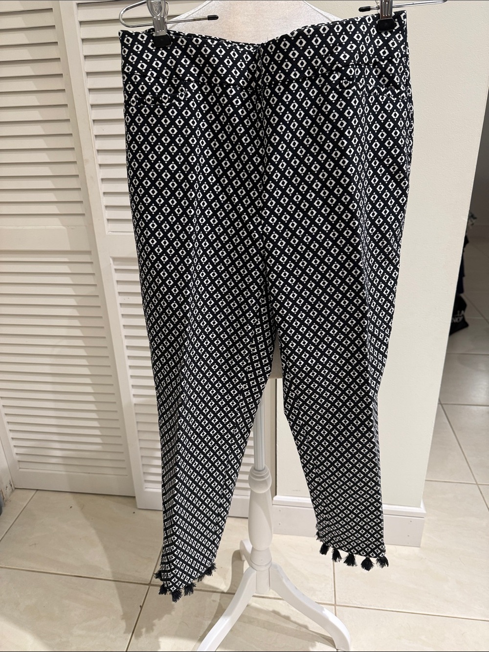 Chico's Black & White Geometric Print Cropped Pants with Tassel Hem